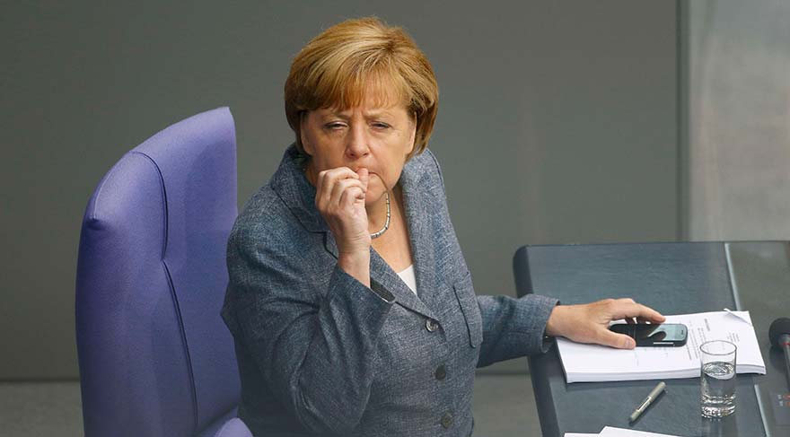 Davutoğlu, ‘Ben önce ineceğim’ diye tutturdu! Merkel, havada kaldı