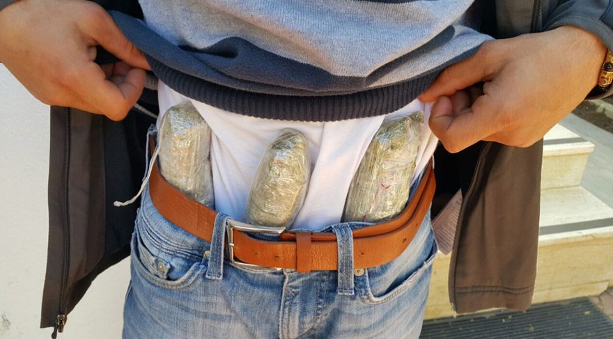 Canlı uyuşturucu bombası!