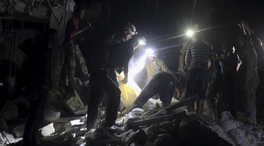 Esad'ın savaş uçakları hastane vurdu: En az 20 ölü