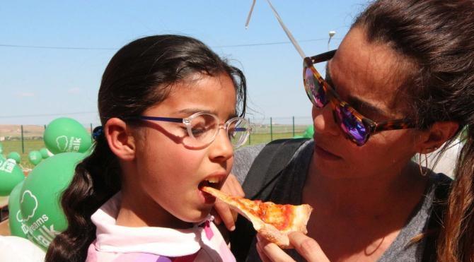 Hayatında pizza yemeyen küçük Kadriye’nin hayali gerçek oldu