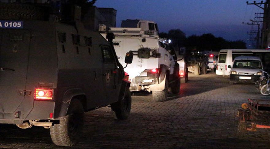 Diyarbakır'da bombalı saldırı: 1 asker şehit, 30 yaralı