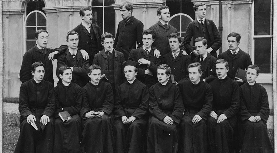 İrlanda Kraliyet Üniversitesi. Yıl, 1883. (Fitzmaurice ön sırada, sağdan üçüncü...) 