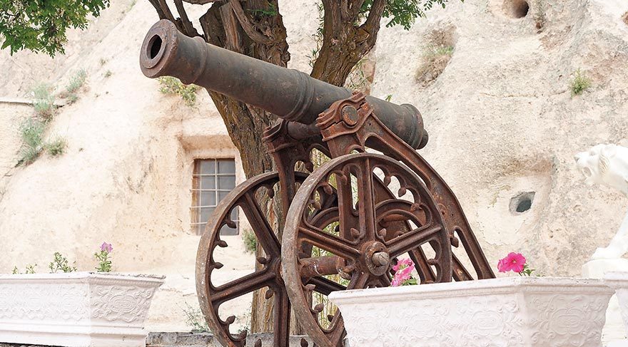 Osmanlı döneminden kalan ve zamanında Malta’dan getirilemeyen toplar şimdi KSKM’de sergileniyor.