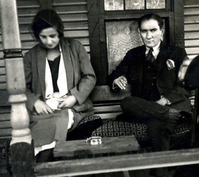 1926-Semiha Hanım oğlu Can’a hamile. Gazi Orman Çiftliği’nde Atatürk ile...