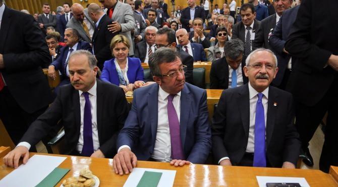 Kılıçdaroğlu: Davutoğlu&#39;nun istifaya zorlanmasının nedeni, Davutoğlu rüşvet ve yolsuzlukları istemiyordu