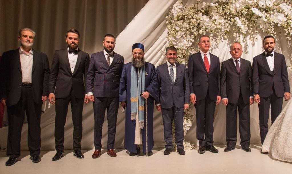 CUBBELI AHMET HOCA OLARAK BILINEN AHMET MAHMUT UNLU'NUN KIZI YUSRA UNLU ILE ESAT PALAZOGLU YAKLASIK BIN DAVETLININ KATILDIGI DUGUNLE DUNYA EVINE GIRDI. FOTO-BOLU-DHA