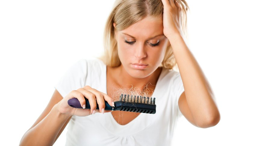 Kadınlar da çekinmeden saç ektirebiliyor