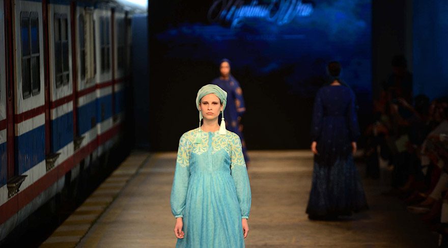 Tarihi Haydarpaşa Garı'nda tesettür defilesi