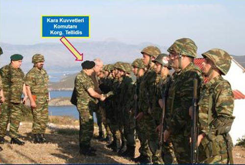 Korgeneral Tellidis 11 Mayıs’ta, işgalci Yunan askerlerini Koyun Adası’nda böyle denetlemiş. 