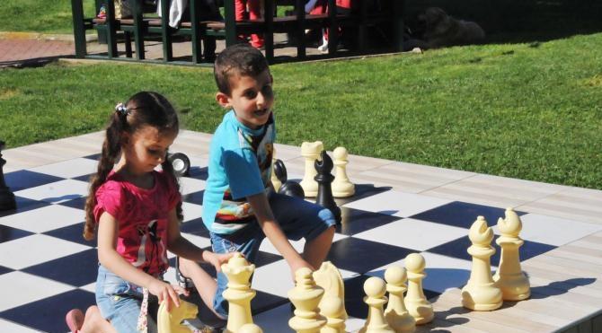 Türkiye’nin ilk satranç parkı Yalova’da açıldı
