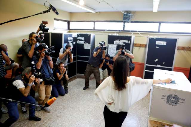 Roma'nın ilk kadın belediye başkanı Raggi kim? - Sözcü