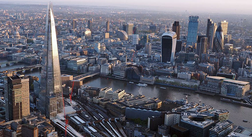 Londra dünyanın en büyük finans merkezi unvanını kaybeder mi?