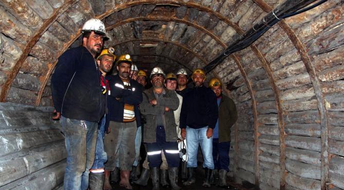 Eylem yapan maden işçileri işten çıkarıldı