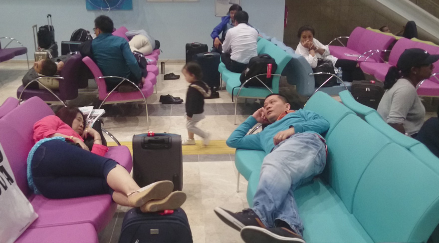 Çorlu'ya inen THY uçağında 40 transit yolcuya geçici vize