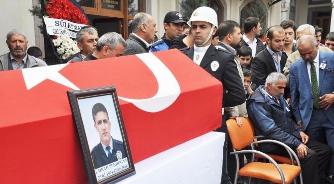 Şehit polis Emrah Pekdoğan&#39;ı Kırıkkale&#39;de 5 bin kişi uğurladı