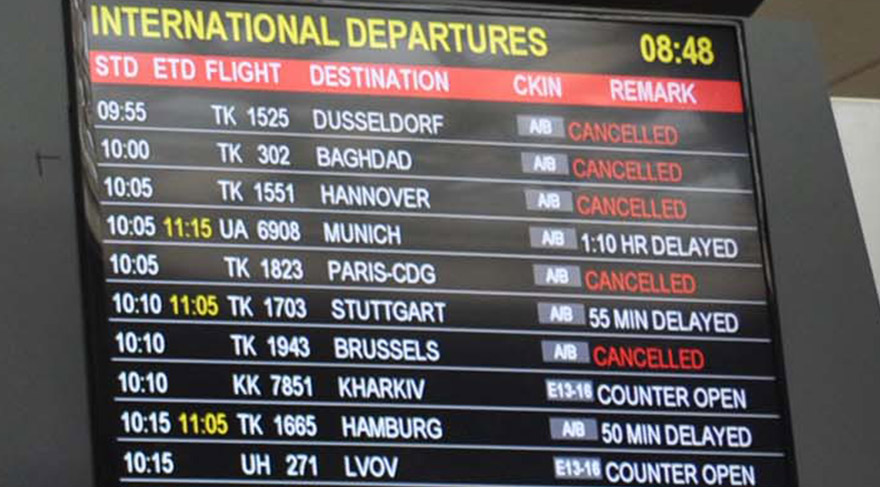 Foto: DHA - Atatürk Havalimanı'nda birçok sefer iptal edildi. 