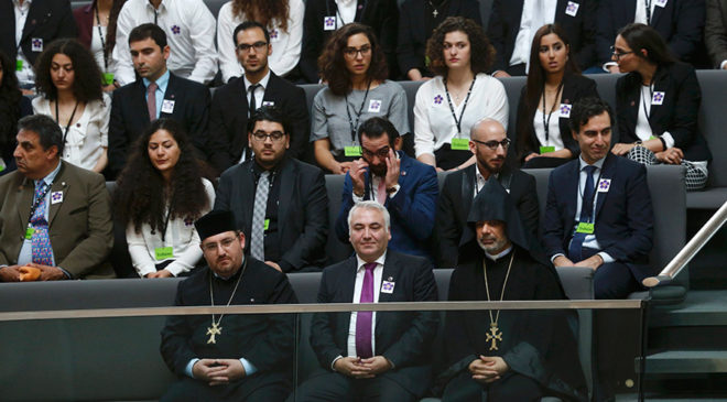 FOTO: REUTERS/ Bundestag'daki görüşmeleri Almanya'daki Ermeni toplumunun temsilcileri de takip etti.