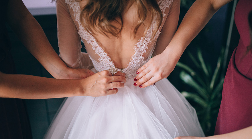 Diyetisyen Ayşe Tuğba Şengel, düğün hazırlıkları sırasındaki koşuşturmanın gelinlerin düğünden önce yaptığı fiziksel aktiviteyi artırmasına yardımcı olduğuna dikkat çekiyor. 