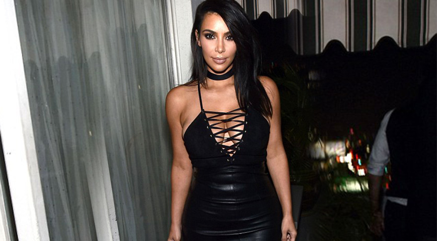 Kim Kardashian'dan süper seksi dekolte