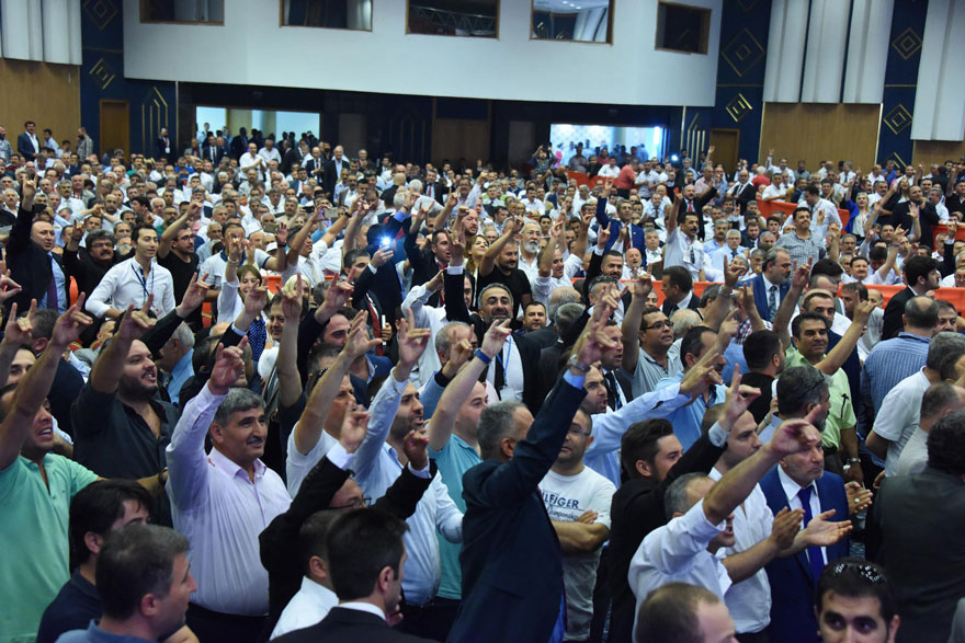 FOTO: Yavuz ALATAN / SÖZCÜ - Kurultayı binlerce partili de takip etti.