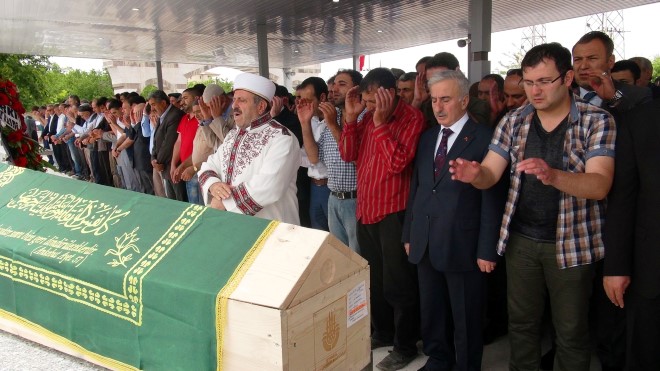 Foto: DHA / Terör kurbanı Elif Tutuş'un cenaze töreni