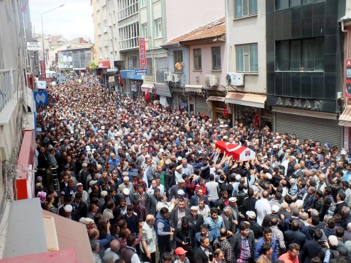 Foto: DHA / Polis memuru Yaşar Özlem'in cenazesi