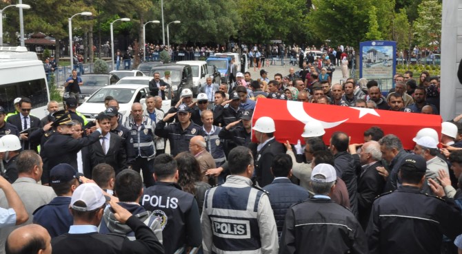 Foto: DHA / Şehit polis Emrah Pekdoğan'ın cenazesi