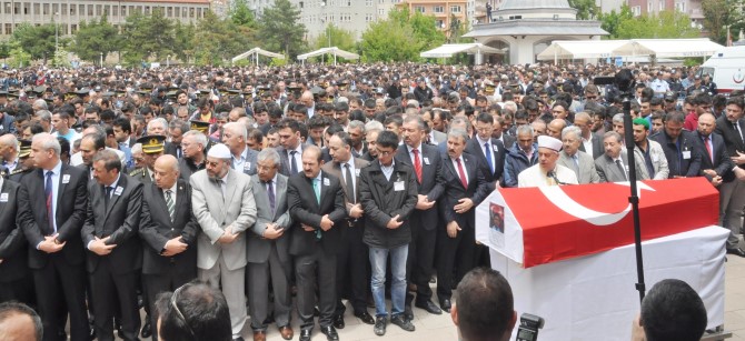 Foto: DHA / Şehit polis Emrah Pekdoğan'ın cenazesi
