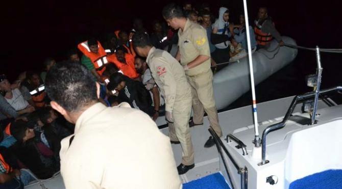 Selçuk&#39;ta lastik botta 48 mülteci yakalandı