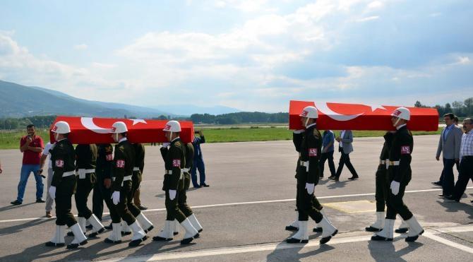 Helikopter kazasında ölen anne-kızın cenazesi Tokat&#39;a getirildi