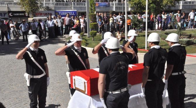 Kazada ölen bürokratın cenazesi Elazığ&#39;da toprağa verildi