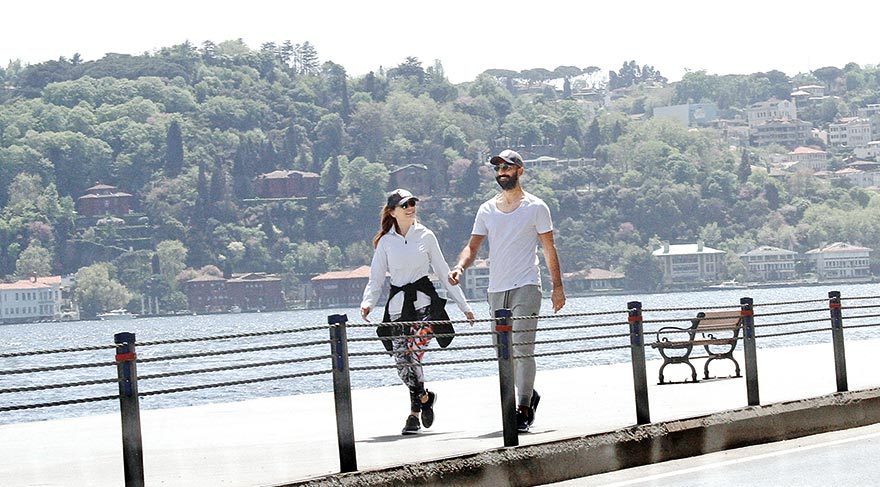 Burcu Erçil ve Volkan Babacan birlikteliği, çift nisan ayında İstanbul Bebek’te sabah yürüyüşüne çıktıklarında ortaya çıkmıştı.
