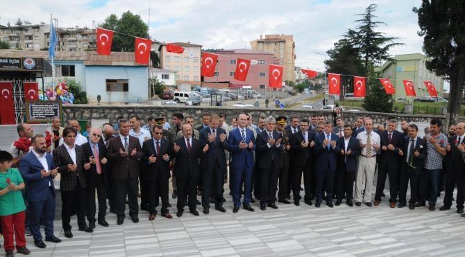 Bakan Soylu, Trabzon&#39;da şehitliği ziyaret etti
