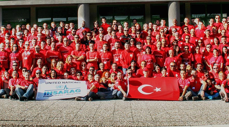 AKUT’u AKUT yapan liderleri, ekipleri, gönüllüleri 2012’de Bursa’da 3. Beyin Fırtınası’nda.