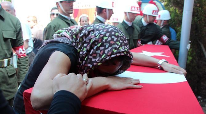 Darbecileri durduramadığı için intihar eden Yarbay Önder, Samsun&#39;da toprağa verildi