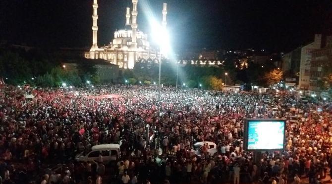 Kırıkkale&#39;de mehteranlı gösteride demokrasi nöbeti
