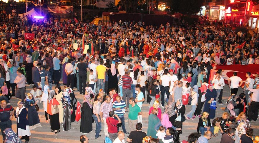 Amasya'da demokrasi nöbeti bugün de devam etti.