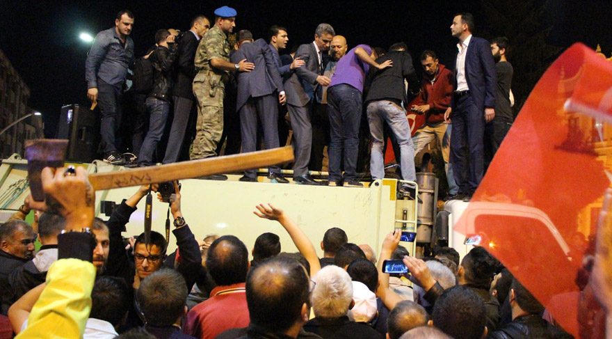 Vali'nin kaçırıldığı haberi kenti ayağa kaldırdı