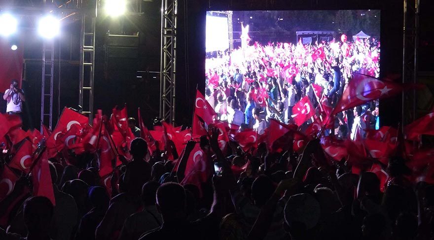 Diyarbakır'da darbe şehitleri için Kürtçe mevlit okutuldu.