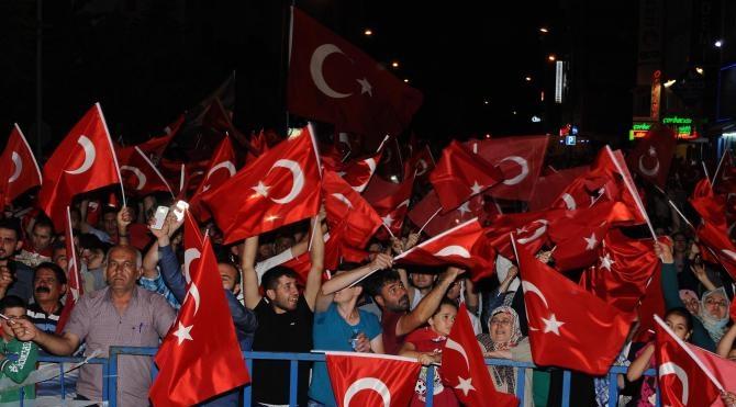 Nevşehir&#39;de demokrasi nöbeti sürüyor