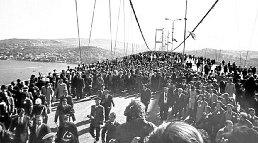 Boğaziçi Köprüsü'nü 6. Cumhurbaşkanı Fahri Korutürk açtı