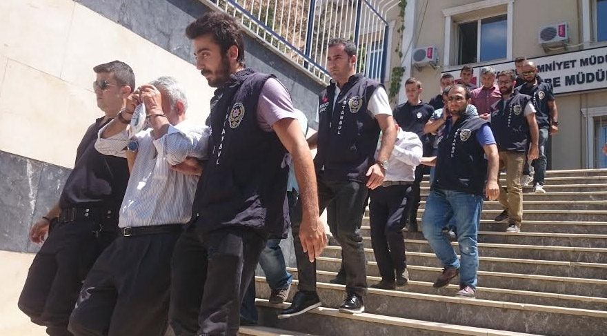 Plazada alacak verecek kavgası cinayetle son buldu