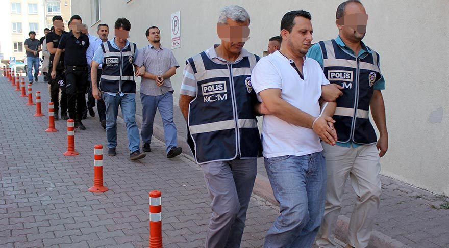 Darbe girişimiyle ilgili  başlatılan soruşturma kapsamında Kayseri'de FETO PDY YE bağlı olduğu ileri sürülen okul ve yurtlarda eğitimci 15 kişi nöbetçi -mahkemeye çıkarılmak üzere adliyeye gönderildi.
