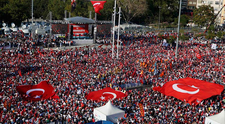 Taksim Meydanı Kırmızı-Beyaz