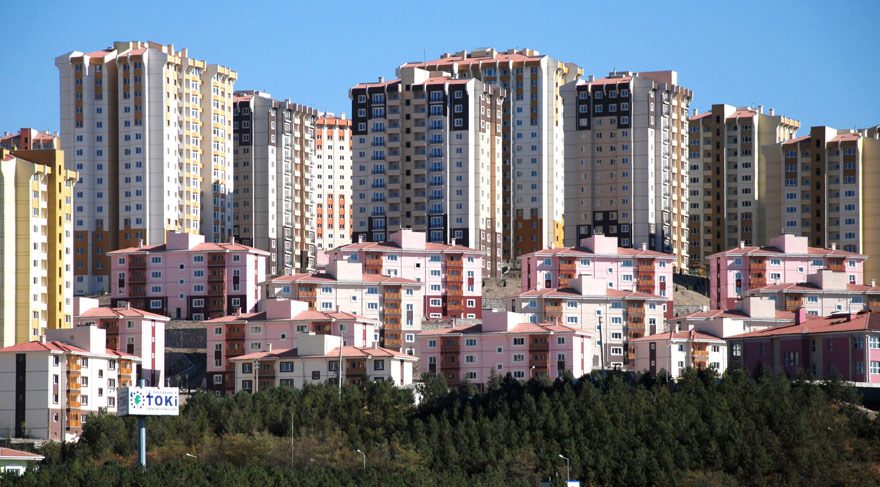 TOKİ'de şehit ailesine yok, Suriyelilere var