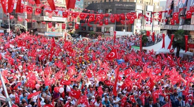 Zonguldak’ta &#39;Demokrasi ve Şehitler Mitingi&#39;ne 6 bin kişi katıldı
