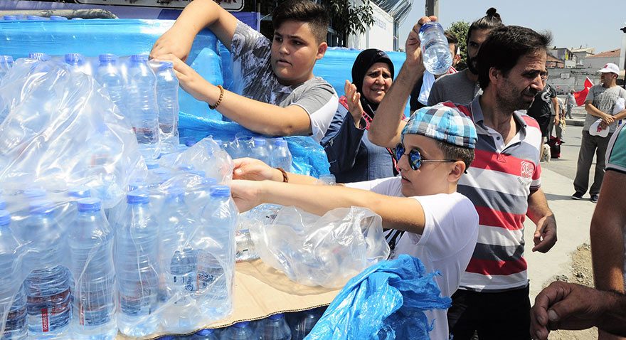 5 milyon pet şişe su dağıtılıyor
