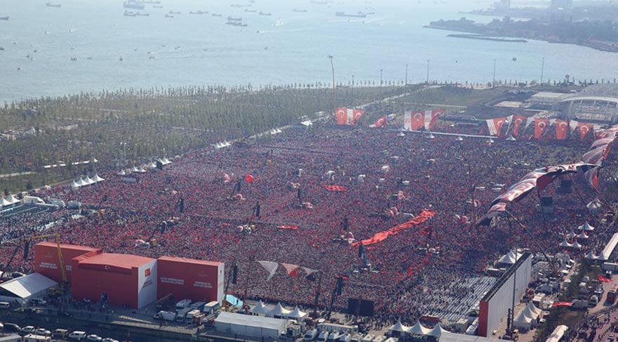 Yenikapı'ya akın eden milyonlar, Cumhurbaşkanlığı resmi sitesinden paylaşıldı.
