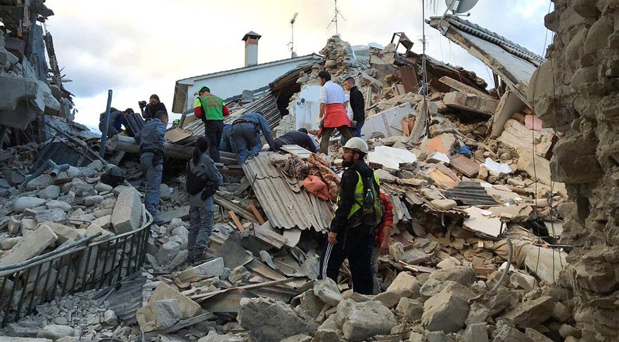 İtalya depreminden acı fotoğraflar!