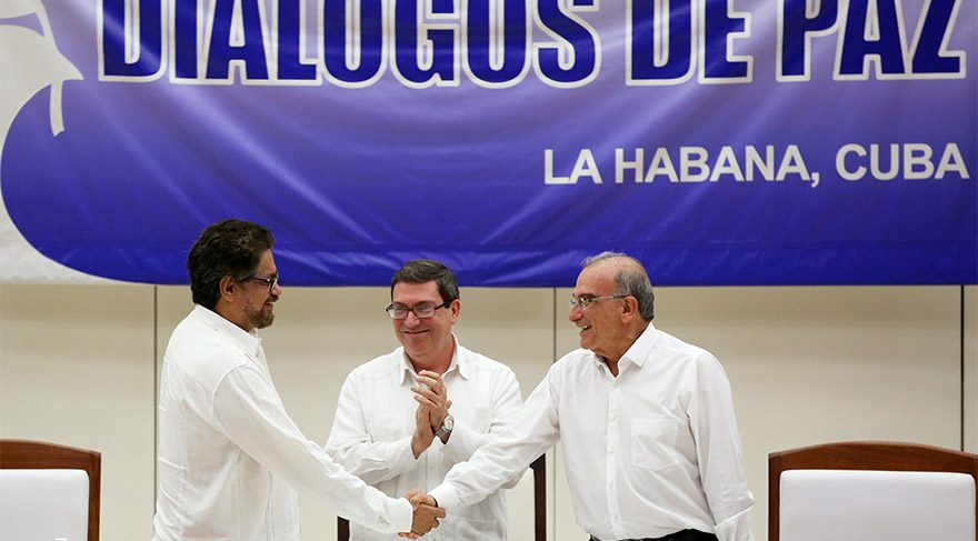 Kolombiya'da beklenen tarihi anlaşma imzalandı
